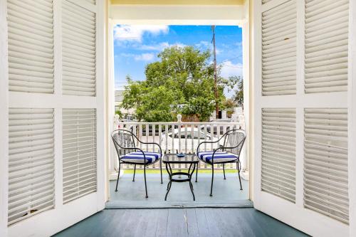 a patio with a table and chairs on a porch at Uptown Spacious 4BD/3BA with Historic Charm in New Orleans