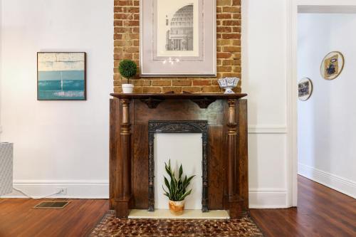 Gambar di galeri bagi Uptown Spacious 4BD/3BA with Historic Charm di New Orleans