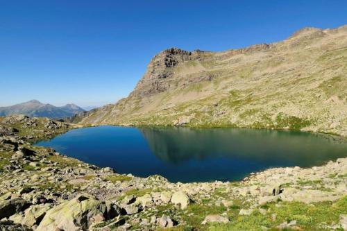 a mountain lake in the middle of a valley at Studio vue montagne proche des pistes in Orcières