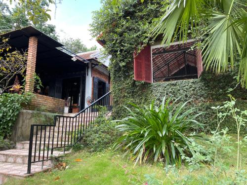 Taman di luar Son Home Garden