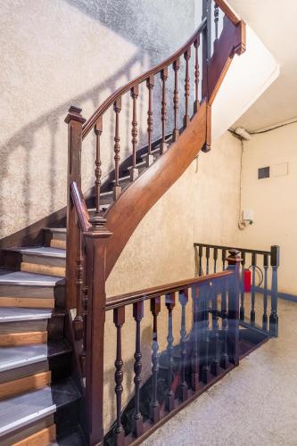 a staircase in a house with wooden railings at Studio en Duplex-Aircon-Terrasse-Parking-Calme in Bordeaux