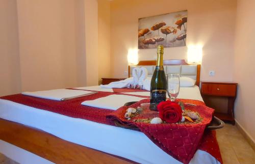 Posteľ alebo postele v izbe v ubytovaní Apartmenthotel Sithon