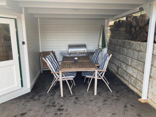 a table and chairs on a patio with a grill at Auszeit Salzkammergut Appartements in Bad Ischl