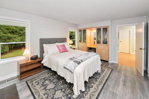a bedroom with a large bed and a window at Cowichan Valley Country Escape in Cobble Hill