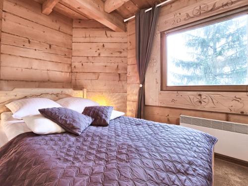 Posteľ alebo postele v izbe v ubytovaní VisitZakopane - Waterfall SPA Apartment