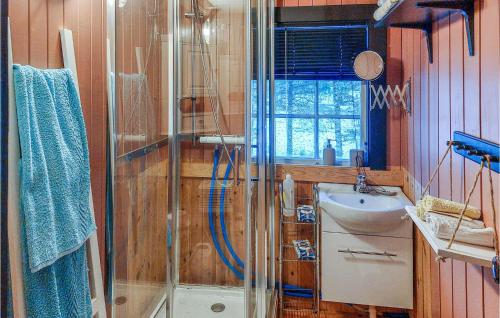 Koupelna v ubytování 3 Bedroom Stunning Home In Hornnes