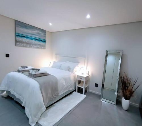 Luxury cosy studio apartment with pools, Umhlanga (updated prices 2024)