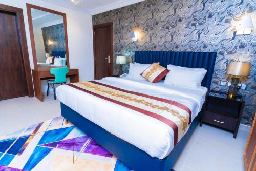 Postel nebo postele na pokoji v ubytování Terraform Hotel