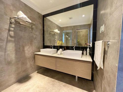 Ένα μπάνιο στο Mountain and Ocean