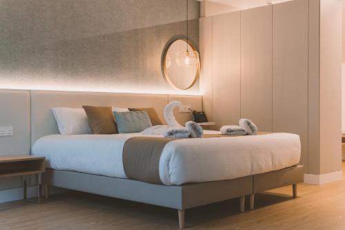 Ένα ή περισσότερα κρεβάτια σε δωμάτιο στο HOTEL CANDOR