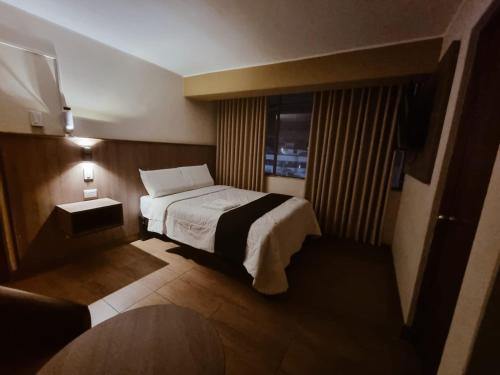 Katil atau katil-katil dalam bilik di Hotel Rey