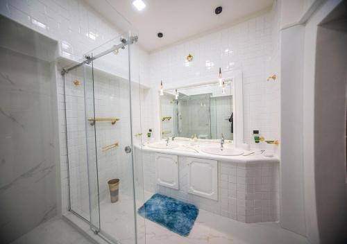 Vesuvius Luxury Home