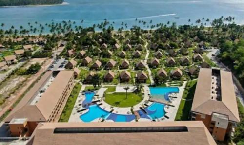 an aerial view of a resort with a pool at Vizinho à igrejinha - Apartamento completo no ECO RESORT Praia dos Carneiros in Praia dos Carneiros