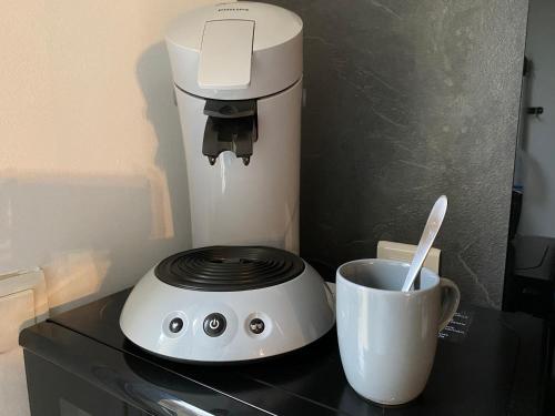 a coffee maker and a cup on a counter at Le Bohème - Appartement proche gare et commerces in Gisors