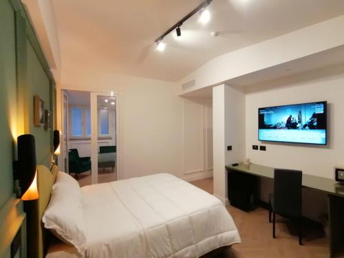 a bedroom with a white bed and a desk at Hotel XBusiness in Nola