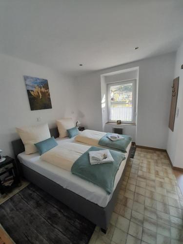 a bedroom with a large bed in a room at Moselliebe Zell in Zell an der Mosel