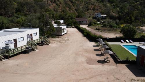 an aerial view of a trailer and a swimming pool at cabañas laguna de zapallar maitencillo in Zapallar