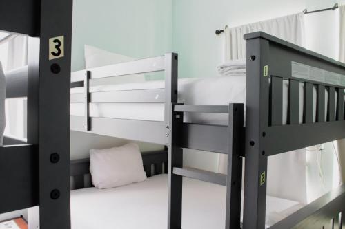 a bunk bed room with two bunk beds in a room at Wanderstay Houston Hostel in Houston