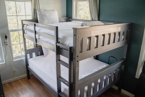 Wanderstay Houston Hostel Image