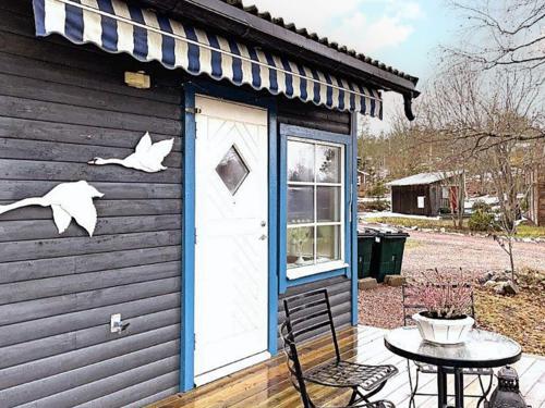 a small house with a white door and a table at 4 person holiday home in SÖDERKÖPING in Söderköping