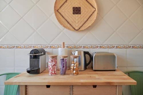 Central & Sunny 2BR Apt Near Beach, By TimeCooler
