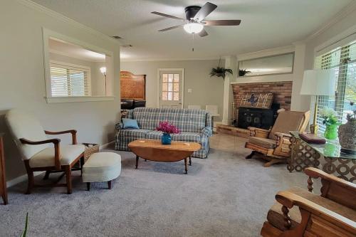 Eclectic Edom: The Homestead – Photos 3