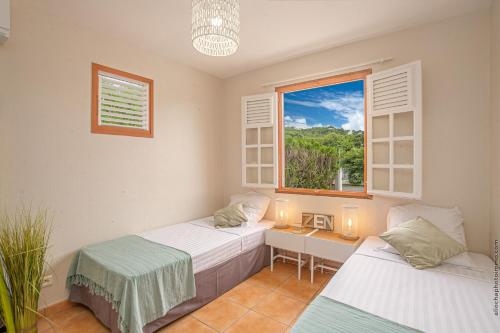 Postel nebo postele na pokoji v ubytování Villa Surelles - 3 chambres - piscine - Le Diamant
