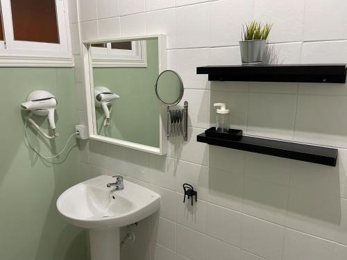 a bathroom with a sink and a mirror at BF BOUTIQUE JEREZ in Jerez de la Frontera
