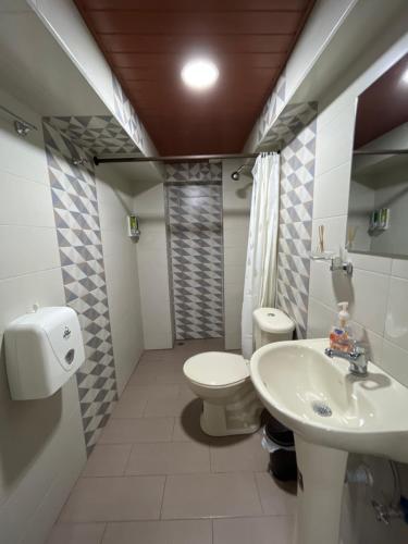 a bathroom with a toilet and a sink at Bello apartamento en Baños de Agua Santa in Baños