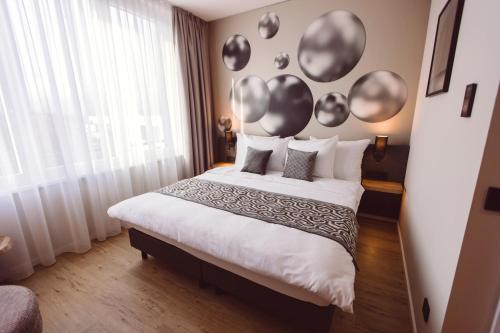 a bedroom with a bed with a balloon wall at Hotel Libertas elements pure in Freiburg im Breisgau