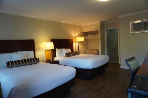 Gallery image of Rose Garden Inn in Santa Barbara