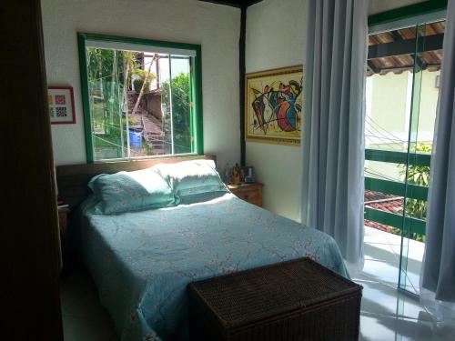 En eller flere senge i et værelse på Excelente casa em Angra dos Reis condomínio com praia e piscina.