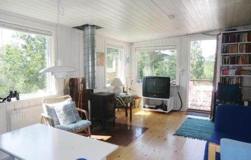 Ruang duduk di Beautiful Home In Ljungbyhed With Sauna