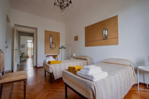 En eller flere senge i et værelse på Casa D'artista - charming apartment + Parking