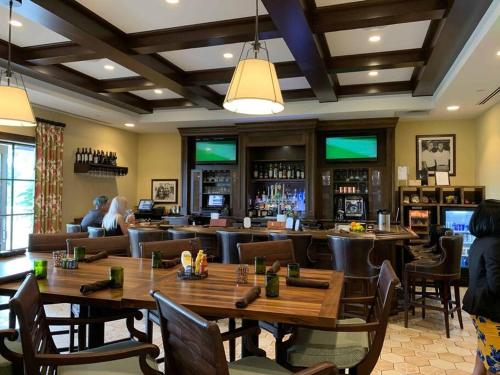 MINUTES FROM DISNEY 3bed 3bath Poolside at LUXURIOUS RESORT photo 64