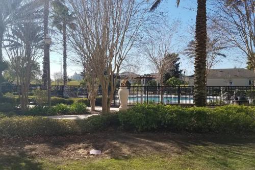 MINUTES FROM DISNEY 3bed 3bath Poolside at LUXURIOUS RESORT photo 42