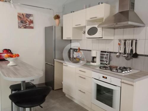 Photo de la galerie de l'établissement Maison près de la plage, 3 chambres, terrasse et parking à La Tranche sur Mer - FR-1-357-84, à La Tranche-sur-Mer