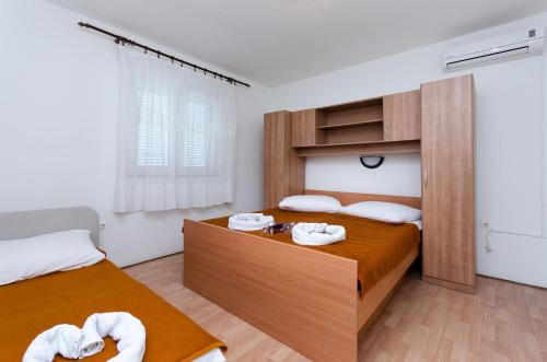 Ένα ή περισσότερα κρεβάτια σε δωμάτιο στο Apartments Mirko R