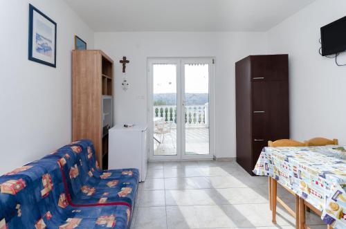 Μια τηλεόραση ή/και κέντρο ψυχαγωγίας στο Apartments Mirko R
