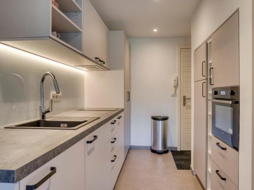 Photo de la galerie de l'établissement Studio rénové avec terrasse à Megève - Proche pistes et golf, parking et wifi inclus - FR-1-453-299, à Megève