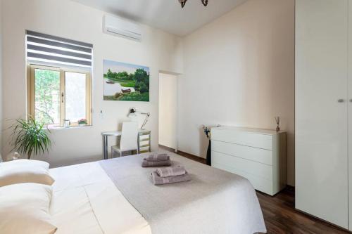 Postel nebo postele na pokoji v ubytování Modern stylish flat near Valletta and Sliema!