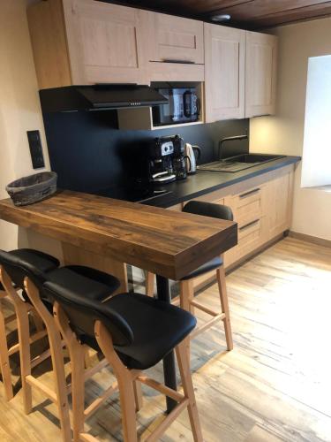 Dapur atau dapur kecil di Chalet 3 Céline 6 personnes Vieux Village