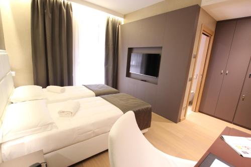 Ένα ή περισσότερα κρεβάτια σε δωμάτιο στο Mokinba Hotels Baviera