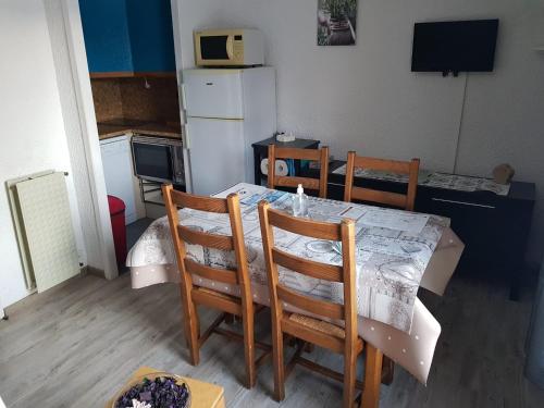 Kuchyň nebo kuchyňský kout v ubytování Studio pied des pistes 4 personnes