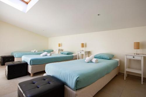 Ένα ή περισσότερα κρεβάτια σε δωμάτιο στο Peniche Surfcamp Hostel