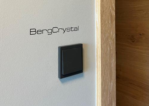 Certificado, premio, señal o documento que está expuesto en BergCrystal