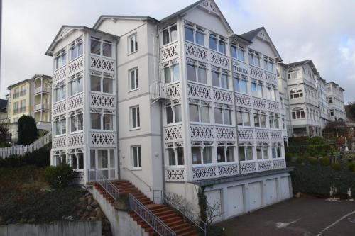 a white building with a lot of windows at Meerforelle 207 - Villa Seeblick in Sassnitz