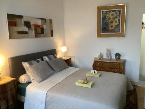 a bedroom with a bed with two teddy bears on it at Chambre privée Marmande centre ville in Coye-la-Forêt