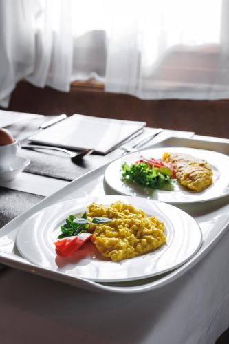 two plates of food on a tray on a table at Camana Veglia in Livigno