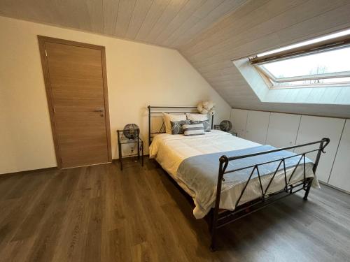 Postel nebo postele na pokoji v ubytování B&B Het KoeKoeKsnest Schelle